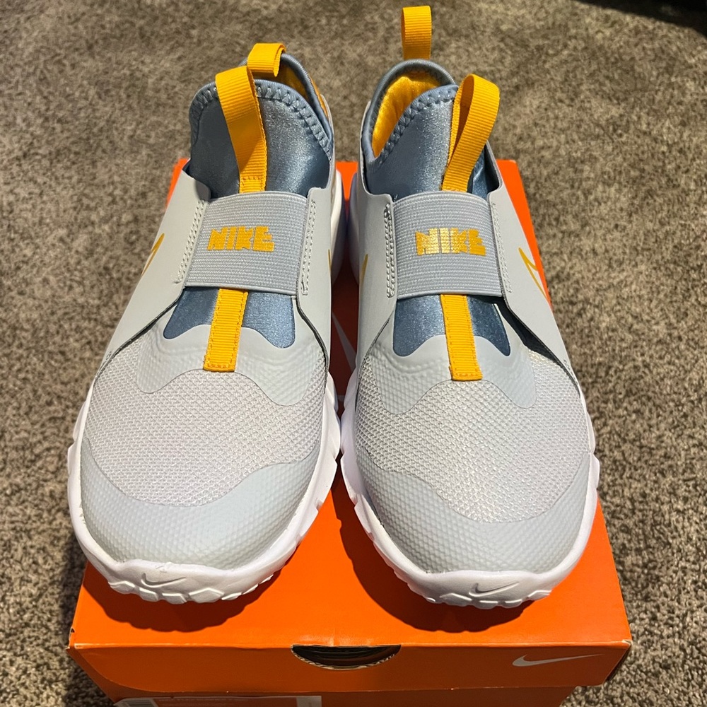 NWT Nike Flex Runner 2